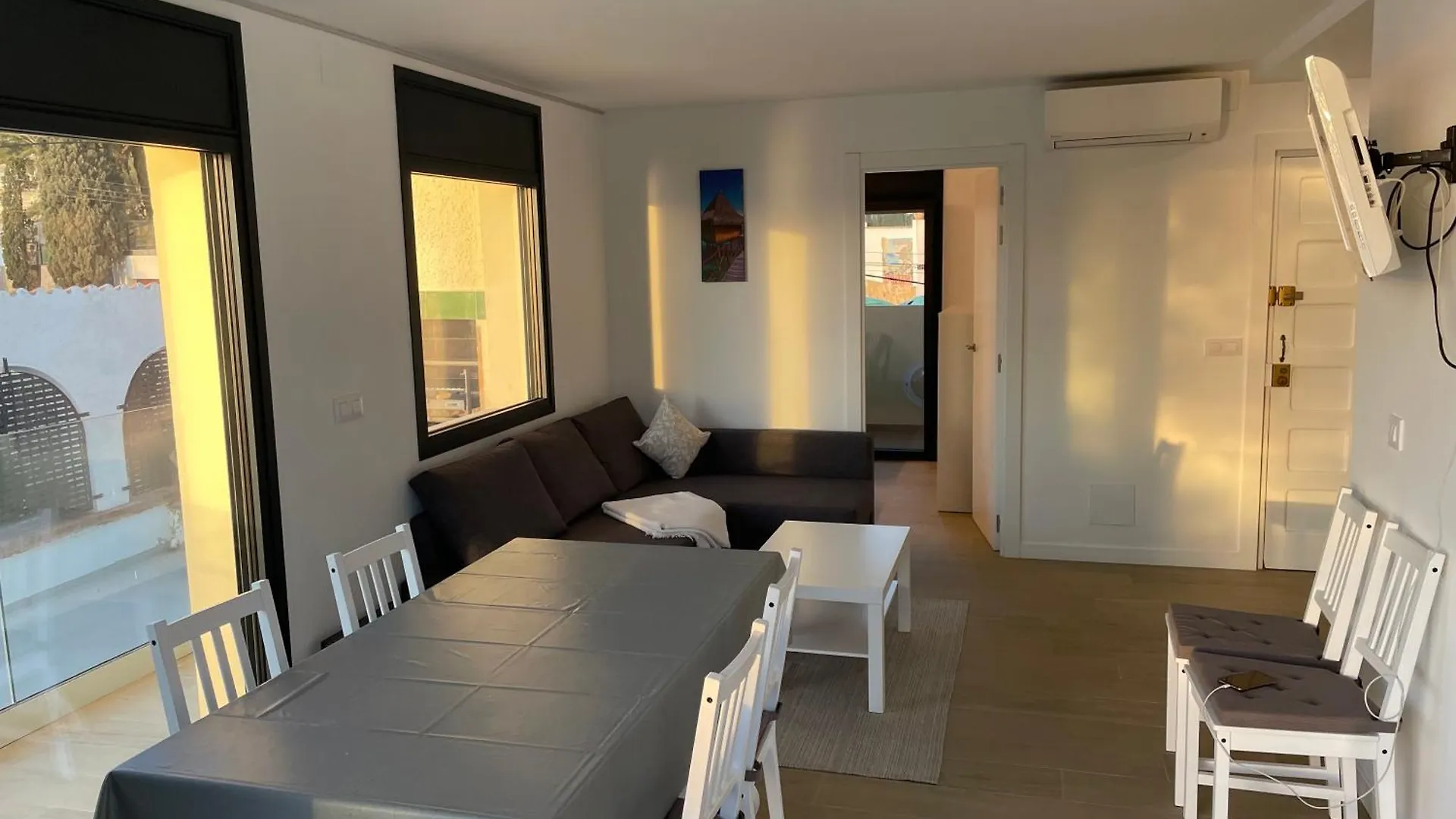 Veuras El Mar - Madrague Beach Apartment 16 Roses 0*,  Spain